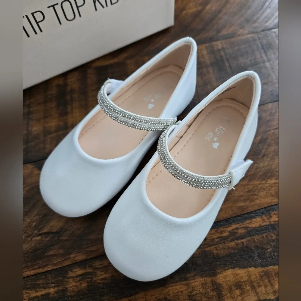 Tip Top Kids Girls MaryJane White Shoe with Rhinestone Strap. Style S187. Size 8